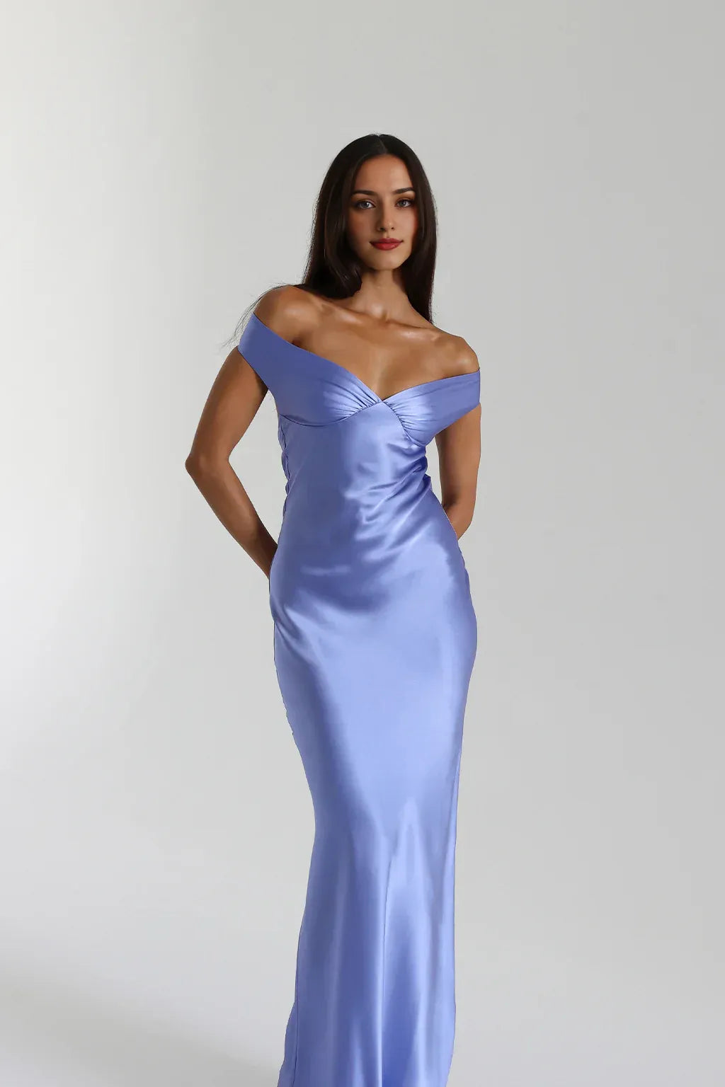 Robe Weitese Fashion Robe longue plissée en satin à épaules dénudées Robe de bal blanche sans manches